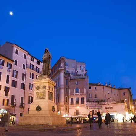 Casa Vacanze Campo De' Fiori Рим Екстериор снимка